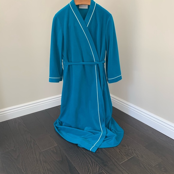 Vanity Fair Robe - Picture 2 of 7